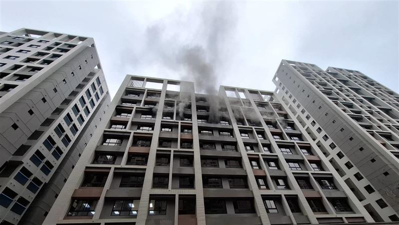 新北土城中央路四段某工地發生火警。（圖／翻攝畫面）
