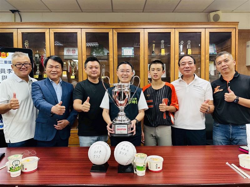 立委李坤城與臺灣菸酒股份有限公司，共同支持二重國中棒球隊前進U-15世界盃棒球賽