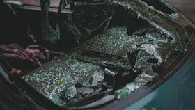 開車打瞌睡車禍險死！系統自動撥號911　少女獲救：iPhone成救命恩人（示意圖／翻攝自pixabay） 