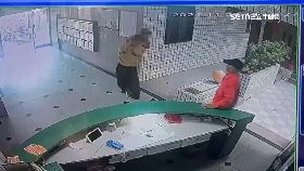 文 拳擊手揍鄰1800