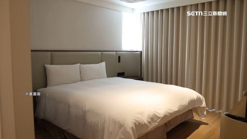 入住商旅門鎖壞了　情侶控櫃台態度消極