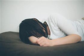 台南一名張姓男子酒後性侵前女友，更囂張嗆，「拿內褲去報警」。（示意圖，Pakutaso）