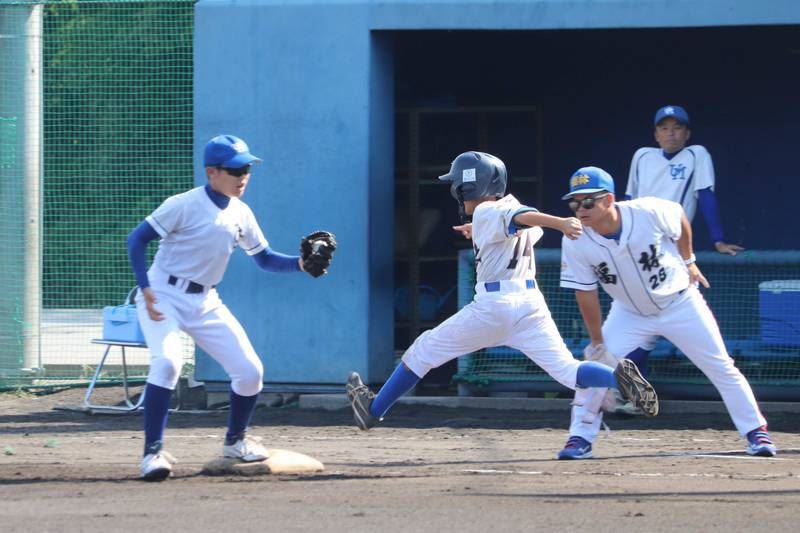 福林國小棒球隊與上田南隊在場上以球會友。（圖／唐和公司提供）