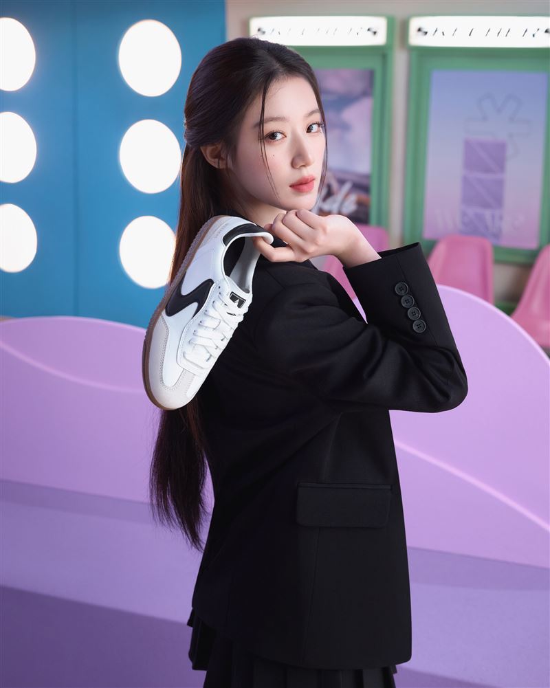 自9月1日起購買任一舒華同款指定商品,即可獲得【SKECHERS x SHUHUA 手寫卡背限量小卡組】。(圖/品牌業者提供)