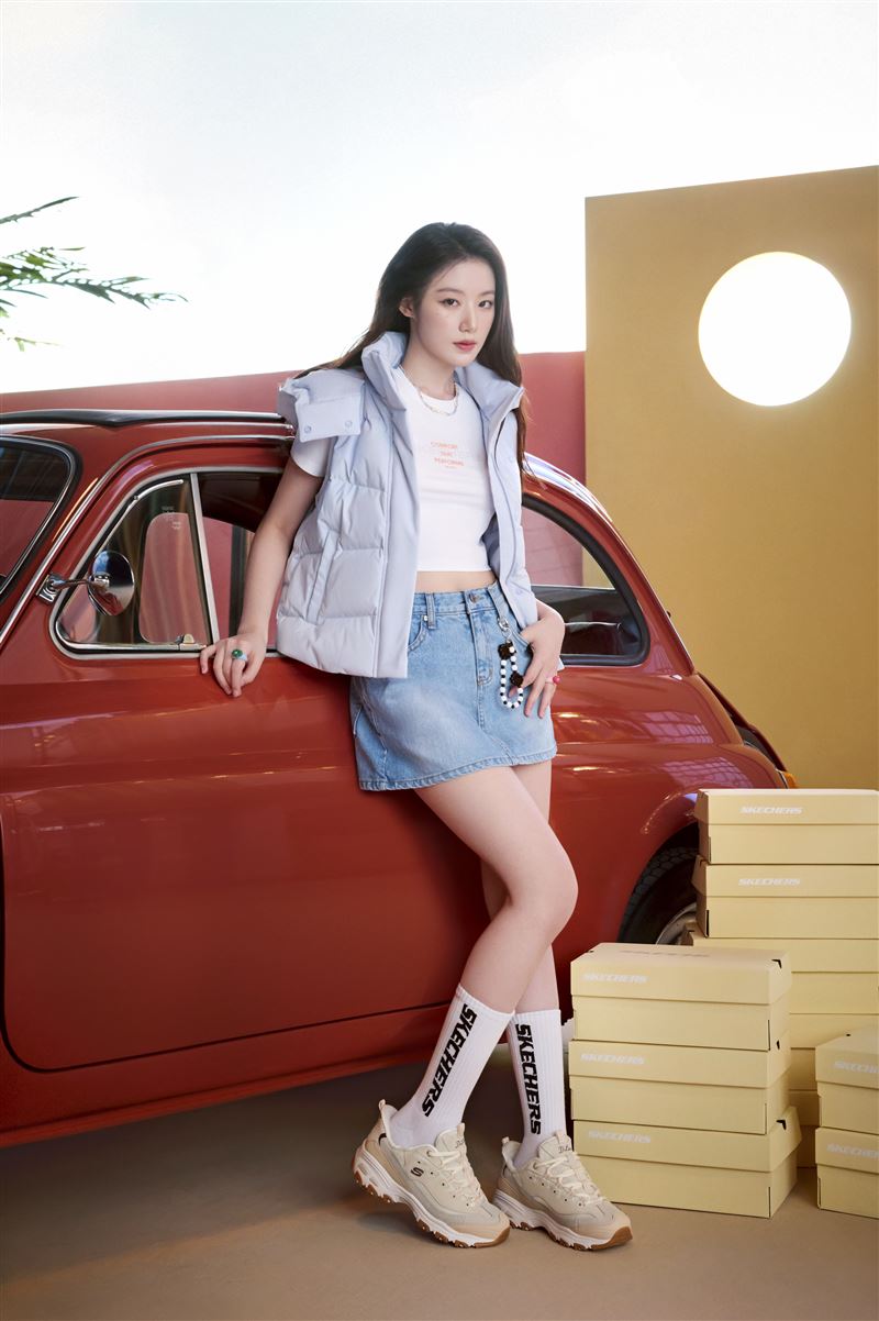 舒華同款SKECHERS高人氣D'LITES厚底老爹鞋,彰顯個性潮搭真實力。(圖/品牌業者提供)