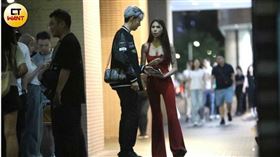 蕾菈退反骨拚德州撲克　賽場外抽菸全被拍