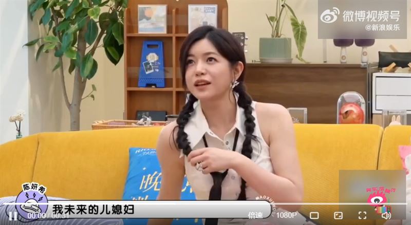 陳妍希開玩笑稱想認小海豚當兒媳婦。（圖／翻攝自微博）