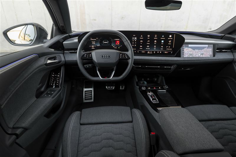 Audi Digital Stage，配備三具OLED螢幕。（AUDI提供）