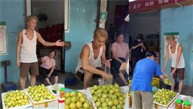 吳克群被網友直擊街頭賣水果。（圖／翻攝自小紅書）