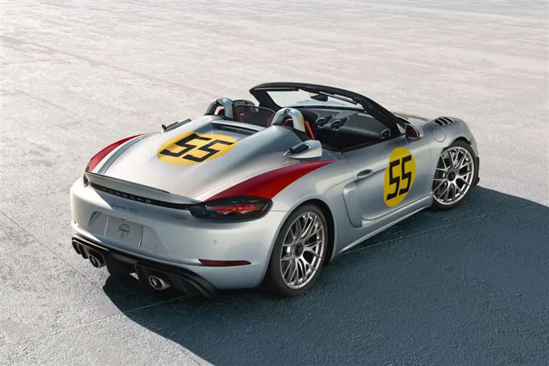 車身披上Paint-to-Sample的「Centenaire Silver」特調銀漆。（翻攝RM Sotheby&rsquo;s網站）