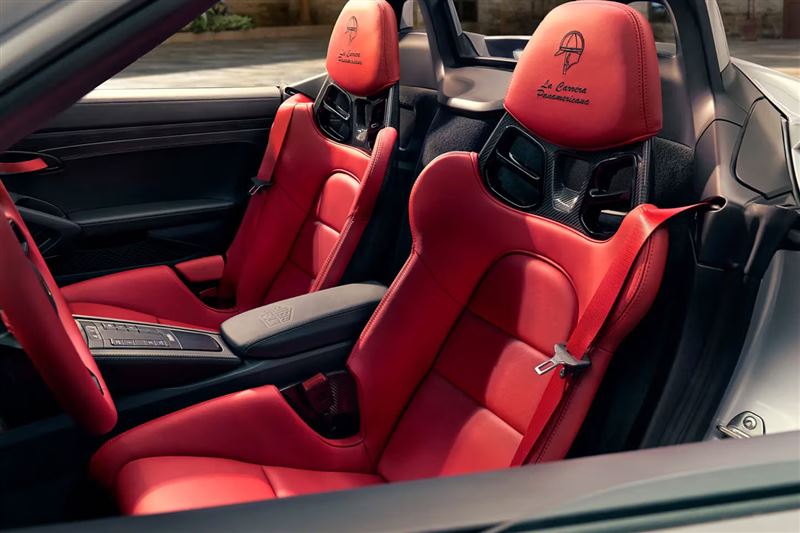 頭枕繡上Panamericana標誌。（翻攝RM Sotheby&rsquo;s網站）