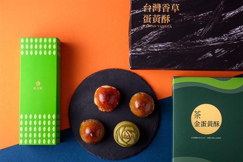 貓茶町黑旋風雙蛋黃酥登場，融入鐵觀音茶金蛋黃酥與台灣香草蛋黃酥，成為中秋送禮的熱門選擇。（圖／貓茶町提供）