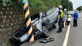 苗栗78歲阿北開車載妻「自撞電線桿」雙雙送醫！稱喝水分心釀禍