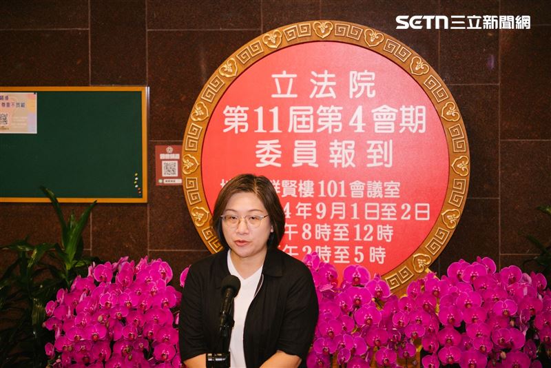民進黨立委陳培瑜接受媒體聯訪，對於是否續任黨團幹部，她指出，只要黨團有需求、辦公室時間能配合，自己絕不會推卸責任。（圖／記者楊士誼攝影）