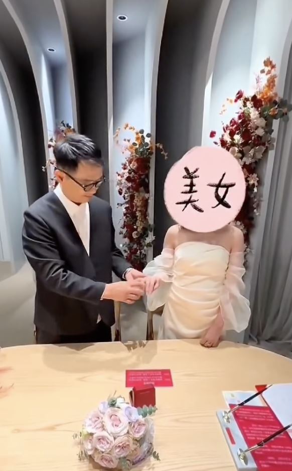 邵卓堯今年三月與年輕女友再婚梅開二度，還請來藝人好友歐瑞偉擔任證婚人。（圖／翻攝自IG @au_siu_wai）