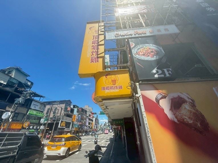 頂呱呱萬芳店的紅茶雪泥腸桿菌科超標。(圖/北市衛生局提供)