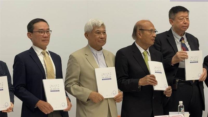 川普再推對等關稅,疊加匯率震盪,台灣中小企業承壓最重。工總直言,這是2025年最嚴峻挑戰,需政府積極介入協助。製造業PMI連續六個月低於榮枯線,無薪假擴散。工總警告,景氣收縮與產業困境交織,必須盡快啟動救援方案。匯率短期波動高達13%,對中小企業衝擊甚鉅。工總建議政府應設防禦措施,避免台灣經濟如同坐上海盜船般搖晃不安。(圖/記者師瑞德攝影)