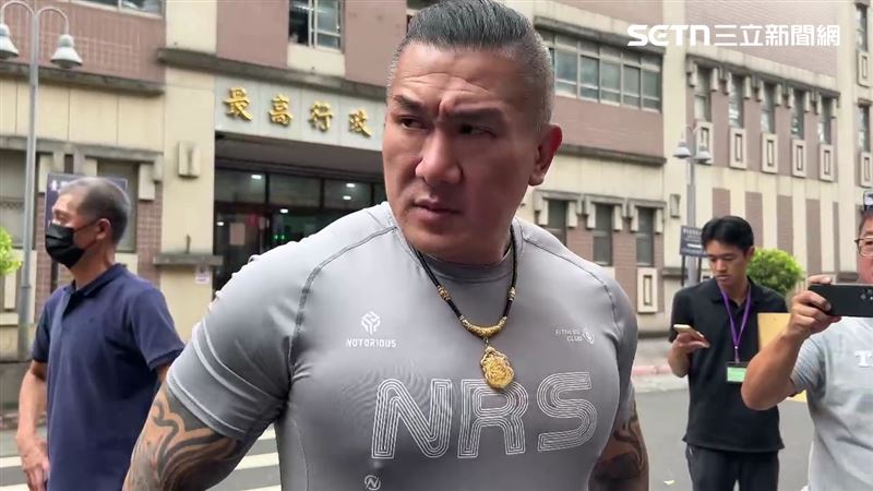 486先生評館長陳之漢：政治上的牆頭草，最後注定成為商業上的荒草。（圖／翻攝畫面）