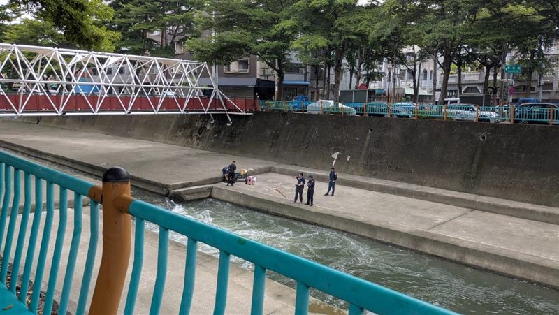台中葉姓婦人獨自離家後，在華美街的麻園頭溪旁失蹤。（圖／翻攝畫面）