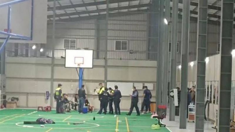 台中市大雅「打手訓練基地」2021年爆發械鬥衝突釀1死多傷，汐止警方意外查獲涉案人施競堯。（圖／翻攝畫面）