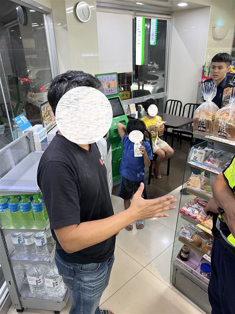 台中小兄弟趁機偷跑出去玩，沿途進出多家超商，最終警方接獲通報並通知家屬接回。（圖／翻攝畫面）