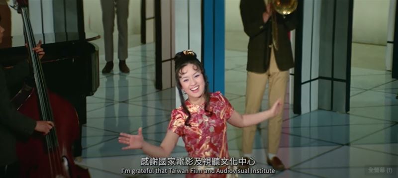 中華民國國旗飄揚日本！55年前台灣老電影《萬博追蹤》轟動日本。20歲翁倩玉美麗清秀靈動爆表。（圖／翻攝自《萬博追踪》、國家影視聽中心提供）