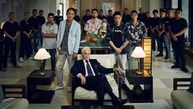 睽違6年，資深藝人崔浩然重返螢光幕，飾演電影《角頭－鬥陣欸》南霸天老大「海董」。（圖／翻攝自曼尼娛樂）