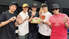 Energy為牛奶準備大壽桃慶生。（圖／相信音樂提供）