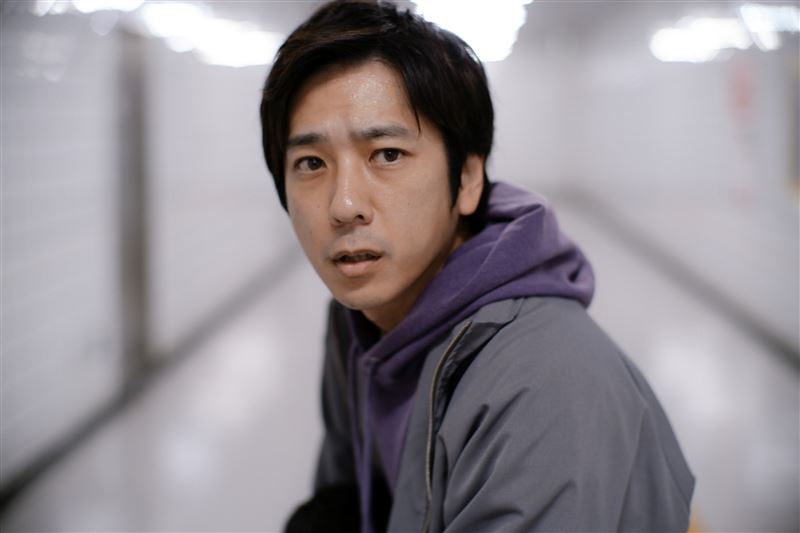 二宮和也飾演主角「迷路的男人」。（圖／壹壹喜喜電影股份有限公司提供）