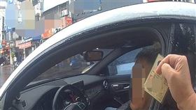 通緝犯,18年,紅線,違停,栽了,保大,台中（圖／翻攝畫面）