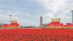 中共將在明天舉行閱兵，圖為天安門廣場的花壇。（圖／翻攝自中國人民網）