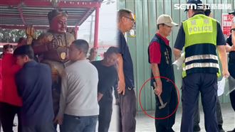 主委持錘「鬼月修34尊蛀蟲神」信徒：邪靈