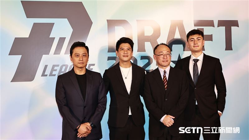 PLG2025新人選秀會，新球隊洋基工程總經理錢韋成（左2）。（圖／記者劉彥池攝影）