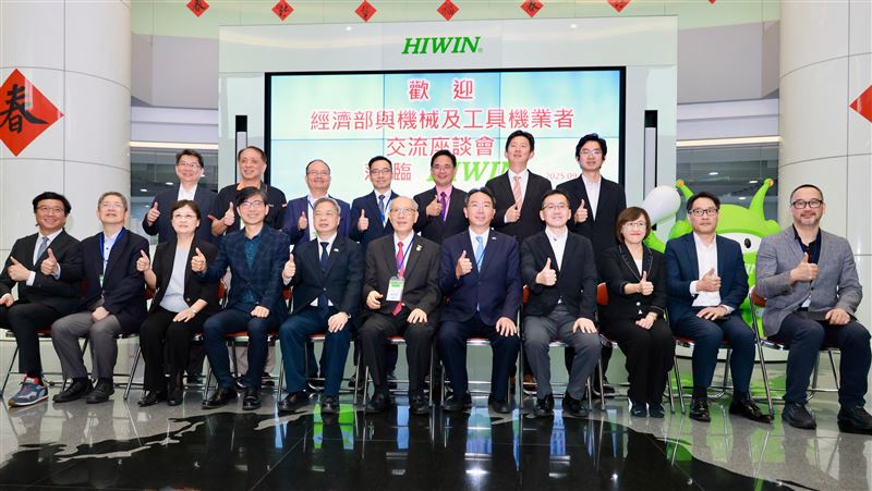 關稅衝擊導致機械業成重災區，龔明鑫承諾「雨天絕不收傘」。（圖／翻攝自經濟部）