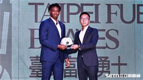 PLG2025新人選秀會，富邦勇士選擇喬納森當選秀「探花」。（圖／記者劉彥池攝影）