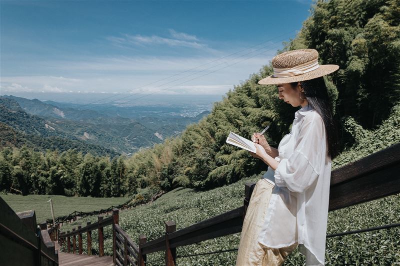 山林美學 &times; 慢活提案，嘉義縣攜手日籍藝人大久保麻梨子，推出全新國際觀光影片《嘉義是一種生活的提案》。（圖／嘉義縣政府提供）
