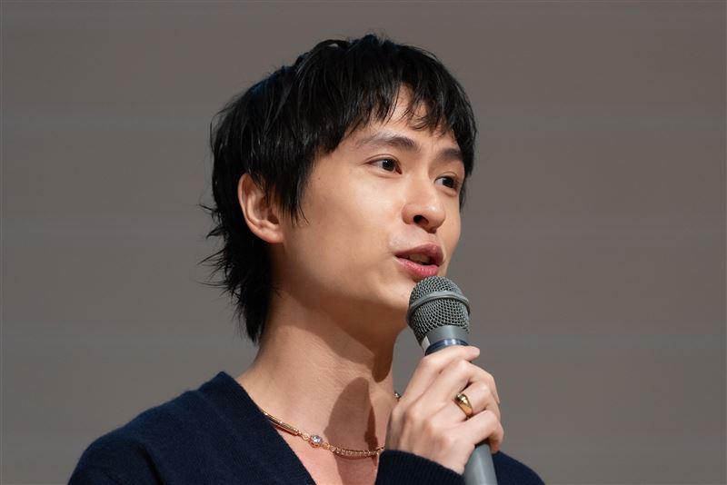 石知田用日文致詞。（圖／百澤娛樂提供）