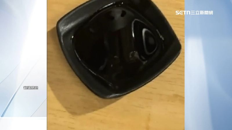 醬油碟內疑似有蛆