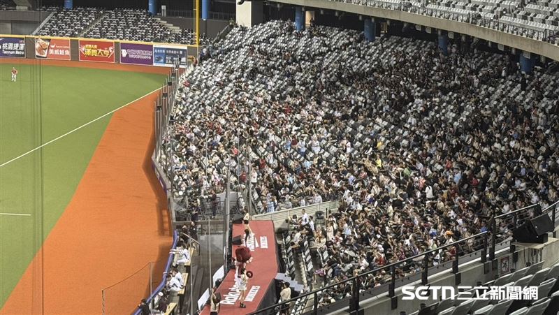 樂天桃猿票房開出9329人進場，中職史上第4場大巨蛋主場沒破萬人。（圖／記者黃耿誼攝影）