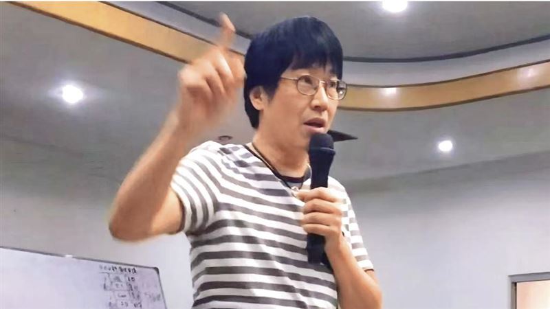 獸醫開課爆性騷　逼演母狗自慰＋騎乘