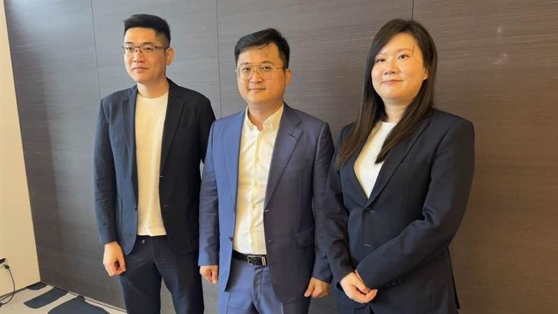 張忠傑強調，目前美國301條款主要針對晶片本身，尚未延伸至材料，對公司供應鏈影響有限，格棋能維持穩健供貨與技術佈局，格棋具備從長晶、晶棒加工到晶圓切割完整垂直整合能力，成為台灣少數掌握材料端核心技術的企業。格棋規劃今年第四季登錄興櫃，藉資本市場資源強化研發動能與營運規模，展現進軍全球的決心。（圖／記者師瑞德攝影）