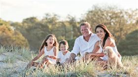 部分父親已開始使用保險，作為準備教育金的工具，調查顯示，使用分紅保單的比例有明顯上升，相比去年成長了9.3%。（示意圖／PIXABAY）  