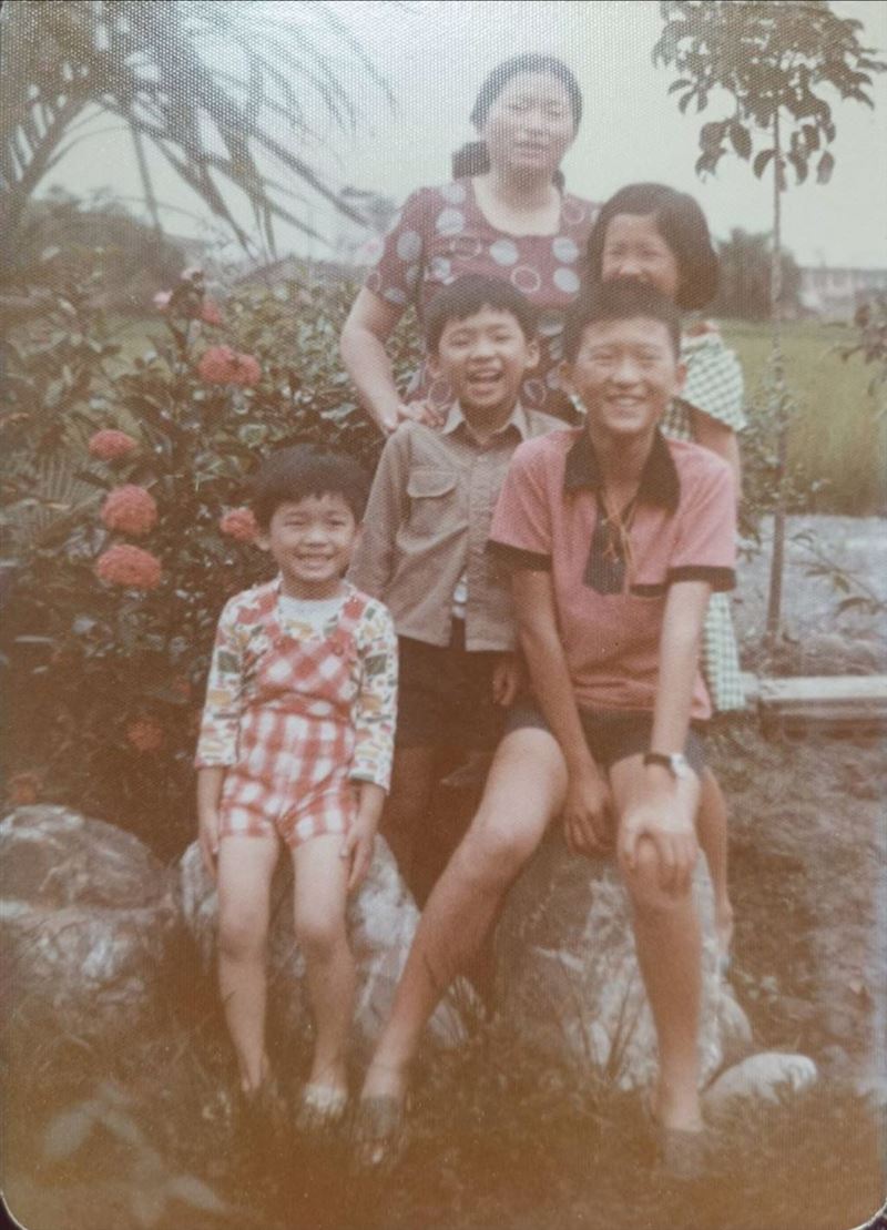 吳淡如曬出兒時與大阿姨的合照。（圖／翻攝自臉書）