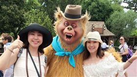 周明璟（右）悲痛昔日合作的經紀人茱蒂（左）驟逝。（圖／翻攝自IG @im_sonargal）