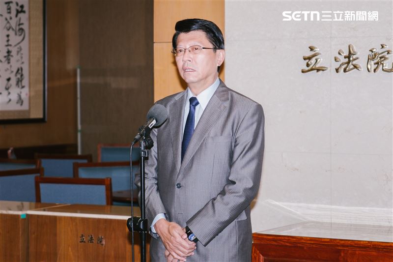 陳亭妃今(29)天批評,謝龍介不演了,直接介入民進黨的初選,謝龍介在怕什麼。(圖/記者楊士誼攝影)