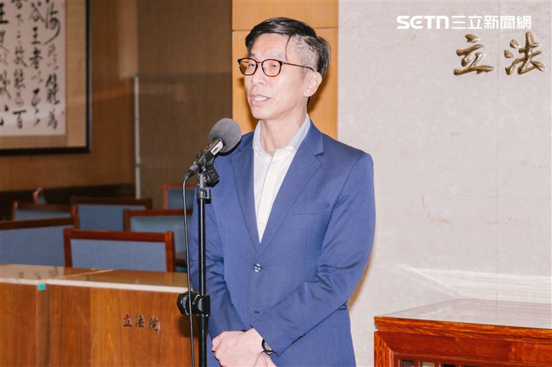 徐巧芯巧遇王義川，鍾佳濱酸「是不是去找橘子」（圖／記者楊士誼攝影）