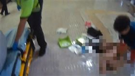 新竹市清華大學體育館游泳池昨晚發生一起溺水事件，一名30多歲的男校友被發現漂在游泳池水面，救生員發現時男子已無呼吸心跳，經送醫後急救雖恢復生命跡象，但溺水患者仍在加護病房救治中。