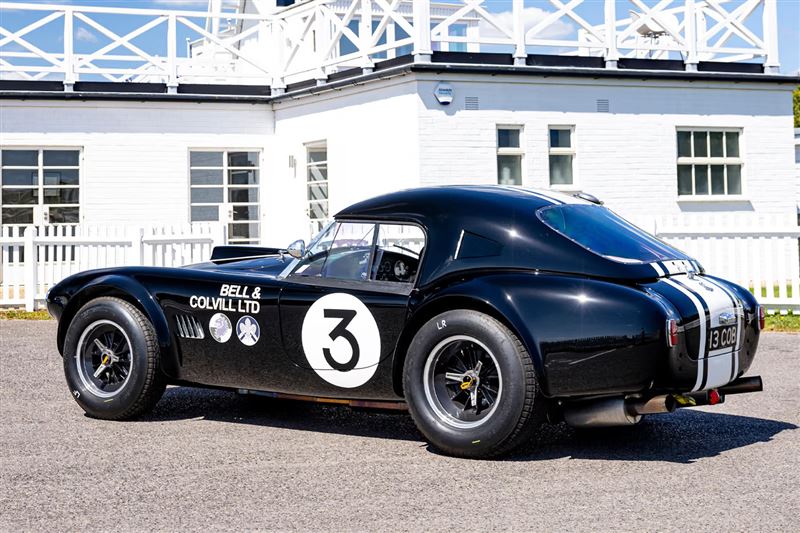 AC／Shelby American Cobra估價高達 270 萬美元(約台幣8300萬元)。（翻攝Bonhams Cars網站）