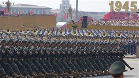 近期北京附近的居民、上班族還有學生，因為閱兵導致生活受到影響。（圖／美聯社／達志影像）