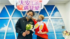 金曲樂團「滅火器」主唱楊大正（左），在今年初無預警宣布與妻子山東（右）結束8年婚姻。（圖／翻攝自楊大正IG）